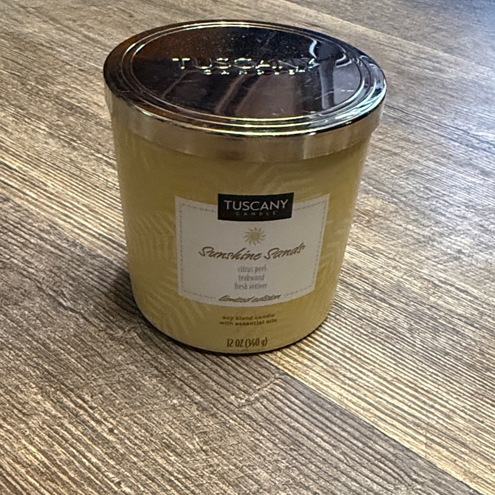 Candle in Sunshine Scent - Yellow